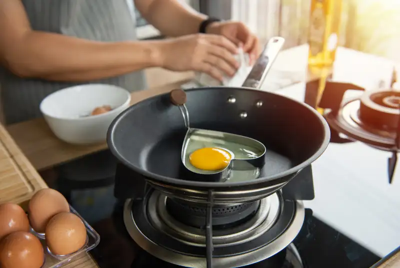 Антипригарное покрытие: как выбрать сковороду и что нельзя жарить, фото — Новости Zakon.kz от 21.06.2024 13:59