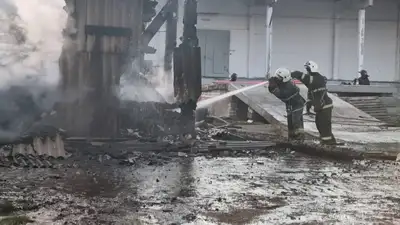 В Семее горел огромный склад с аммиачной селитрой, фото - Новости Zakon.kz от 22.06.2024 09:52
