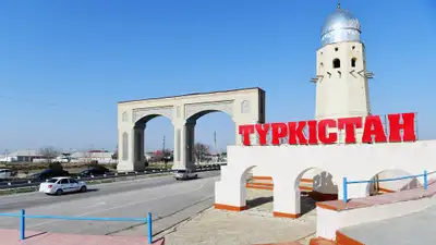 Въезд в город Туркестан