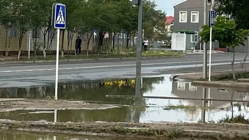 Жители Атырау возмущены состоянием города после ночной непогоды