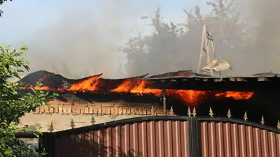 Пожар в частном доме, возгорание, огонь, пожарная служба, пожарные, пожарный, пожар, тушение пожара, сурет - Zakon.kz жаңалық 01.08.2024 12:12