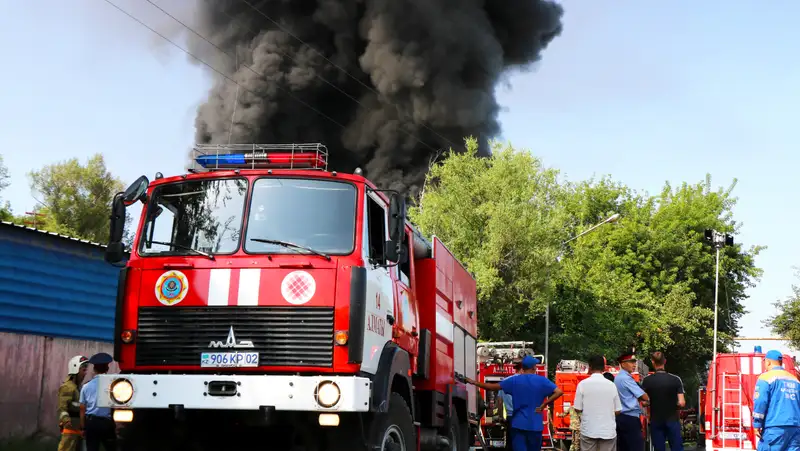 Пожарно-спасательный автомобиль, пожарная машина, пожарный автомобиль