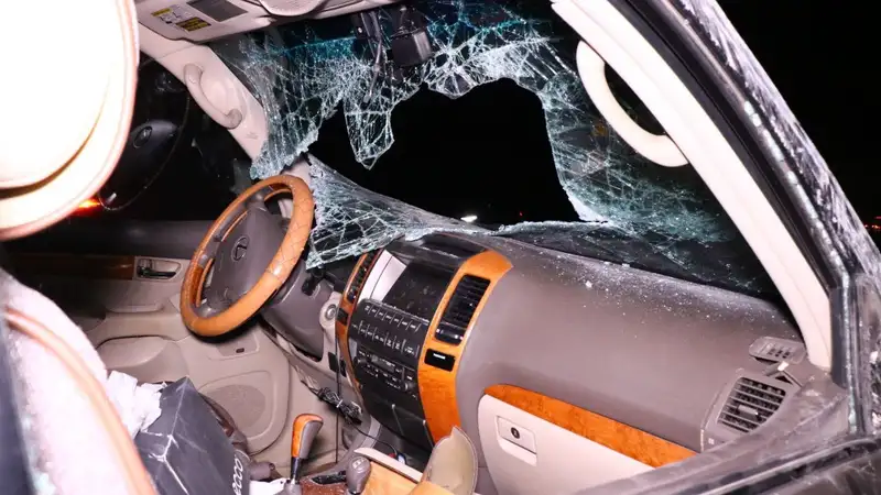 В Алматы водитель BMW, спровоцировав серьёзное массовое ДТП, скрылся с места аварии, фото — Новости Zakon.kz от 28.06.2024 01:57