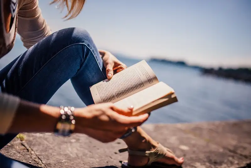 Летнее настроение: 7 книг, которые заставят вас почувствовать лето, фото — Новости Zakon.kz от 28.06.2024 13:58