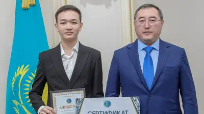 Аким Алматинской области отметил Жаннура Енсебека за выдающиеся достижения