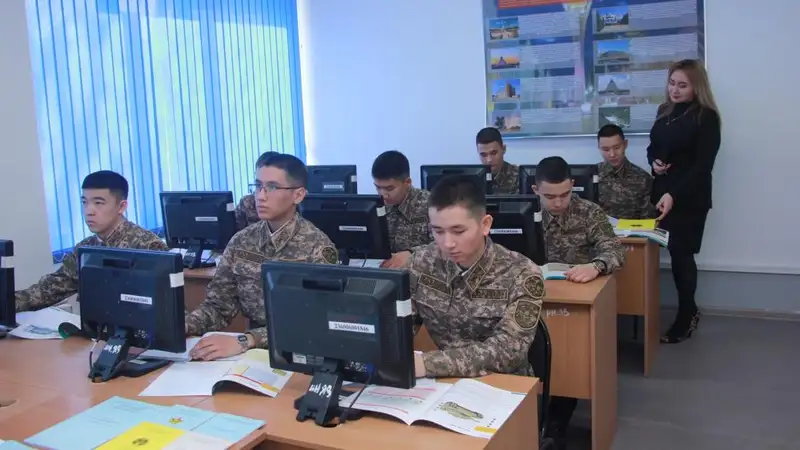 В военном институте Минобороны сократили сроки обучения, фото - Новости Zakon.kz от 02.07.2024 10:00