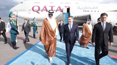 Эмир Катара прибыл в Астану на саммит ШОС , фото - Новости Zakon.kz от 03.07.2024 18:37