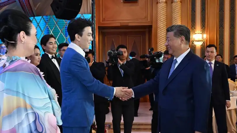 Димаш Кудайберген выступил перед главами Казахстана и Китая, фото - Новости Zakon.kz от 03.07.2024 19:00
