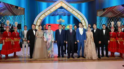 Димаш Кудайберген выступил перед главами Казахстана и Китая