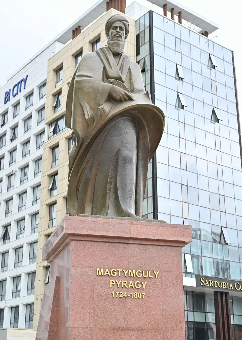 памятник поэт, фото - Новости Zakon.kz от 04.07.2024 17:19