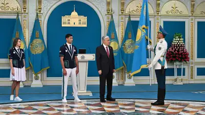 Олимпиада-2024: Токаев вручил флаг членам сборной Казахстана
