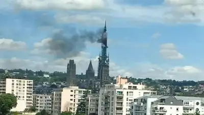 Во Франции загорелся 1000-летний Руанский собор