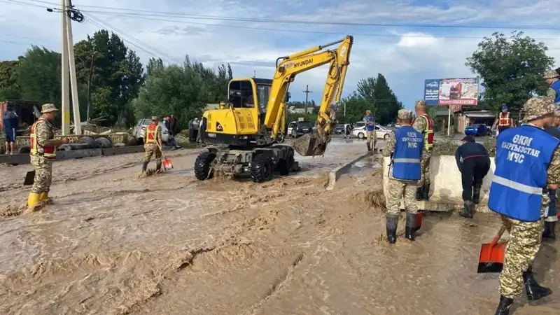 Режим ЧС ввели в "южной столице" Кыргызстана, фото - Новости Zakon.kz от 15.07.2024 10:11