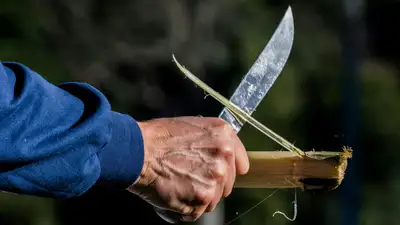 Мужчина ранил ножом подростка в Алматы