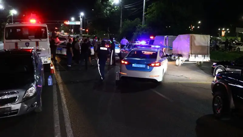 В Алматы лишенный прав водитель сбил насмерть женщину , фото - Новости Zakon.kz от 15.07.2024 22:53