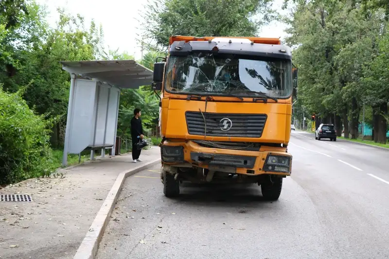 ДТП с автобусом в Алматы, фото — Новости Zakon.kz от 16.07.2024 11:03