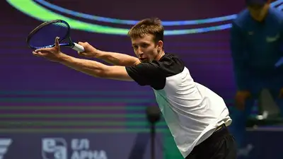 Амир Омарханов и Григорий Ломакин провели матчи второго круга одиночного разряда