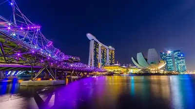 Пожилого туриста оштрафовали за снимки в Сингапуре