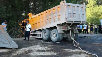 ДТП с большегрузами в поселке Бесагаш: врачи прокомментировали состояние пострадавших  , фото - Новости Zakon.kz от 01.08.2024 19:20