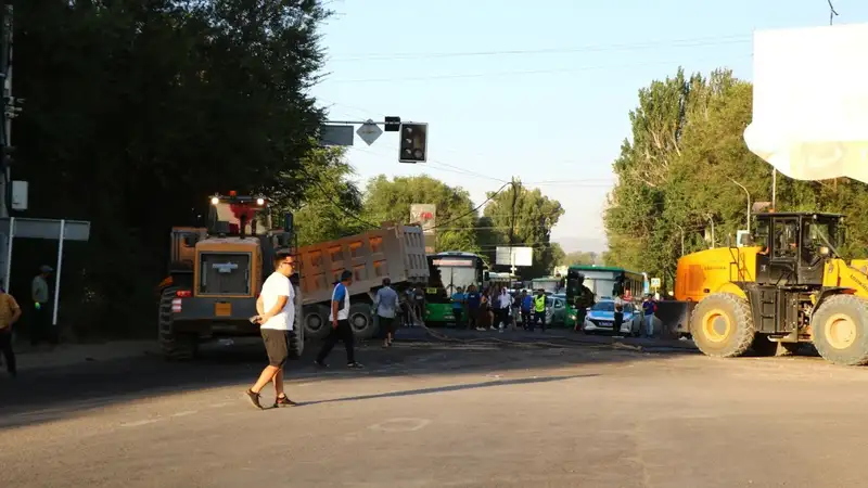 Большегруз смяло напополам: страшное ДТП произошло в Алматинской области, фото - Новости Zakon.kz от 01.08.2024 18:42