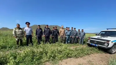 спасатели помогли наезднику, который сломал ногу в горах, фото - Новости Zakon.kz от 09.08.2024 19:42