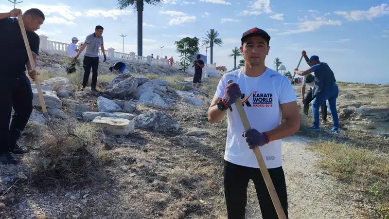 С песней и с погружением в воду: актаусцев сплотила миссия за чистоту города и моря, фото - Новости Zakon.kz от 10.08.2024 16:16