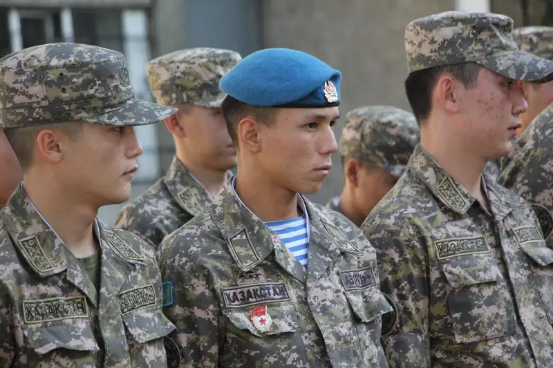 солдаты, курсанты, военное образование, фото - Новости Zakon.kz от 27.08.2024 11:13