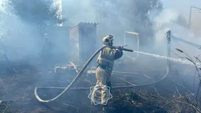 пожар в жилом доме, фото - Новости Zakon.kz от 30.08.2024 19:57