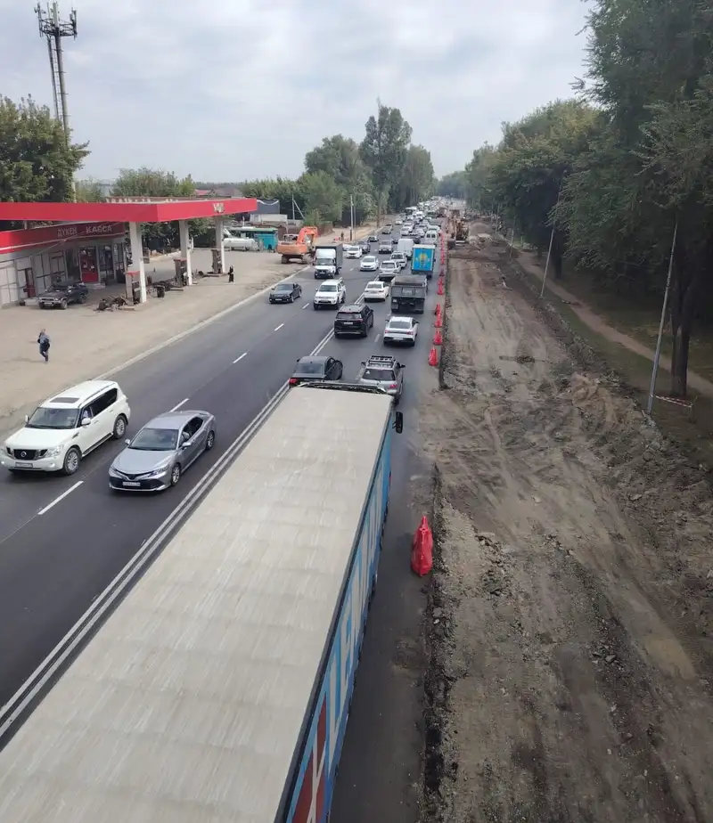 На Кульджинском тракте нанесена временная разметка , фото - Новости Zakon.kz от 05.09.2024 11:34