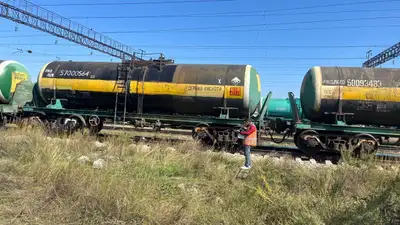 Разлив серной кислоты произошел на ж/д путях в Астане, фото - Новости Zakon.kz от 10.09.2024 17:56