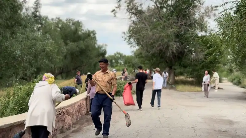 В Аркалыке в ходе программы "Таза Қазақстан" было собрано 4 тонны мусора, фото - Новости Zakon.kz от 11.09.2024 17:28