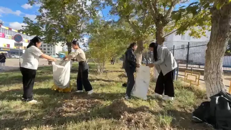 В Аркалыке в ходе программы "Таза Қазақстан" было собрано 4 тонны мусора, фото - Новости Zakon.kz от 11.09.2024 17:28