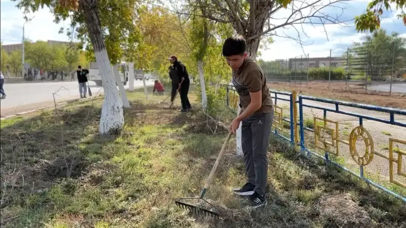 В Аркалыке в ходе программы "Таза Қазақстан" было собрано 4 тонны мусора, фото - Новости Zakon.kz от 11.09.2024 17:28