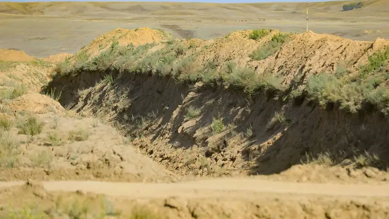 Водоотводные каналы строят в нескольких жилых массивах Актобе