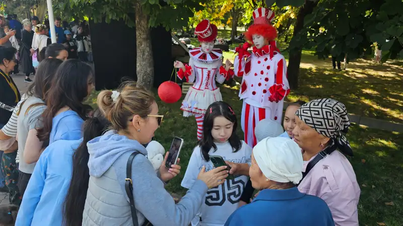 Apple fest в Алматы, яблоки, День города, фото - Новости Zakon.kz от 15.09.2024 17:42