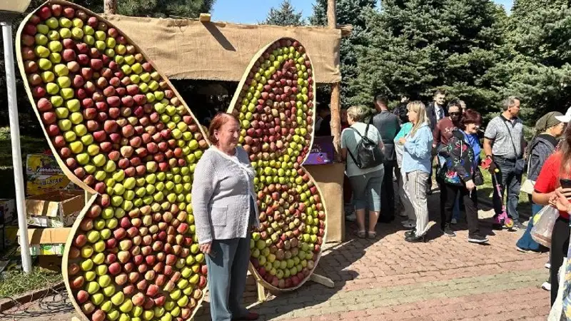 Apple fest в Алматы, яблоки, День города, фото - Новости Zakon.kz от 15.09.2024 17:42