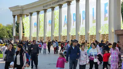 Apple fest в Алматы, яблоки, День города, фото - Новости Zakon.kz от 15.09.2024 16:42