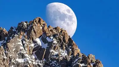 Суперлуние над горами Алматы запечатлел известный фотограф, фото - Новости Zakon.kz от 18.09.2024 20:41