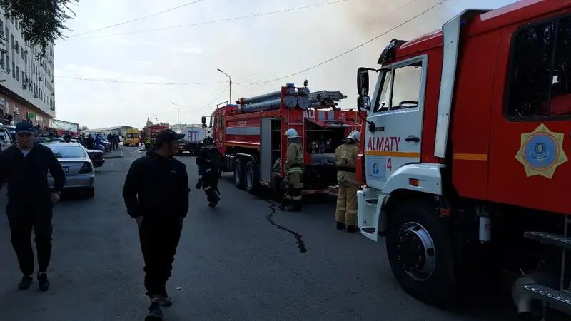 По повышенному рангу: близ барахолки в Алматы произошел пожар, фото - Новости Zakon.kz от 18.09.2024 14:44