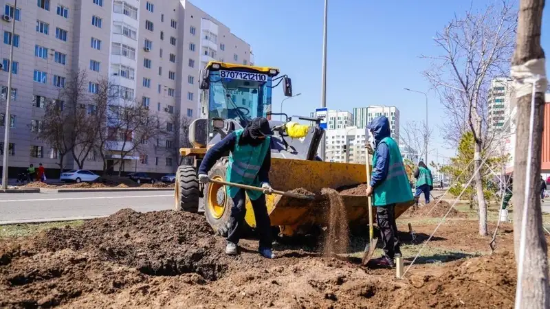 Масштабный общегородской субботник стартовал в Астане, фото — Новости Zakon.kz от 21.09.2024 09:29