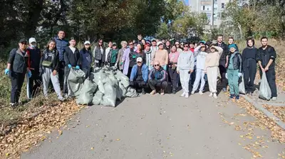 Приняли участие в субботнике в рамках &quot;Таза Қазақстан&quot;, фото - Новости Zakon.kz от 24.09.2024 16:09