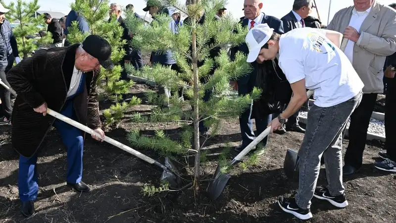 Встретился со старшим поколением региона, фото - Новости Zakon.kz от 01.10.2024 17:10