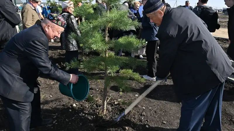 Встретился со старшим поколением региона, фото — Новости Zakon.kz от 01.10.2024 17:10