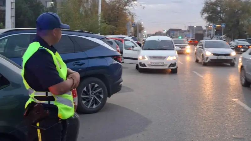 В Костанае провели рейд по школьным парковкам