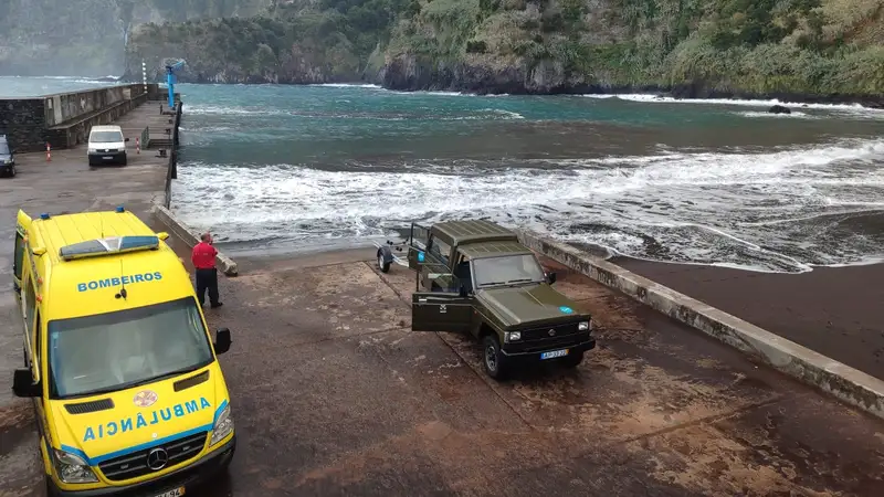 На Мадейре турист застрял в море и был спасен военным дроном