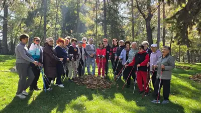 Поддержали экоакцию &quot;Жарқын күз&quot;, фото - Новости Zakon.kz от 22.10.2024 16:21