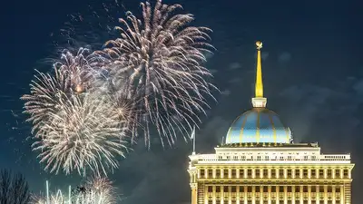 Праздничный салют на фоне Акорды попал в объектив популярного фотографа, фото - Новости Zakon.kz от 25.10.2024 23:40