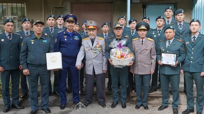 100-летнего ветерана Великой Отечественной войны поздравили в Алматы