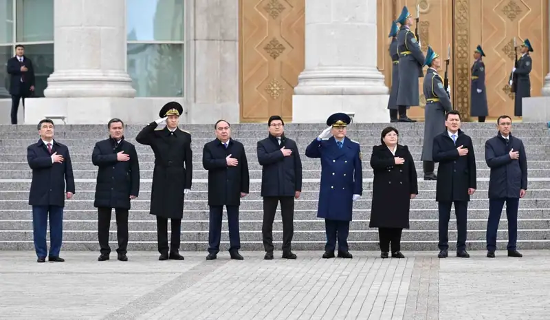 Токаев принял участие в церемонии поднятия государственного флага, фото — Новости Zakon.kz от 25.10.2024 10:01