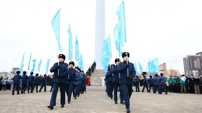 В Караганде подняли государственный флаг в День Республики, фото - Новости Zakon.kz от 25.10.2024 14:46